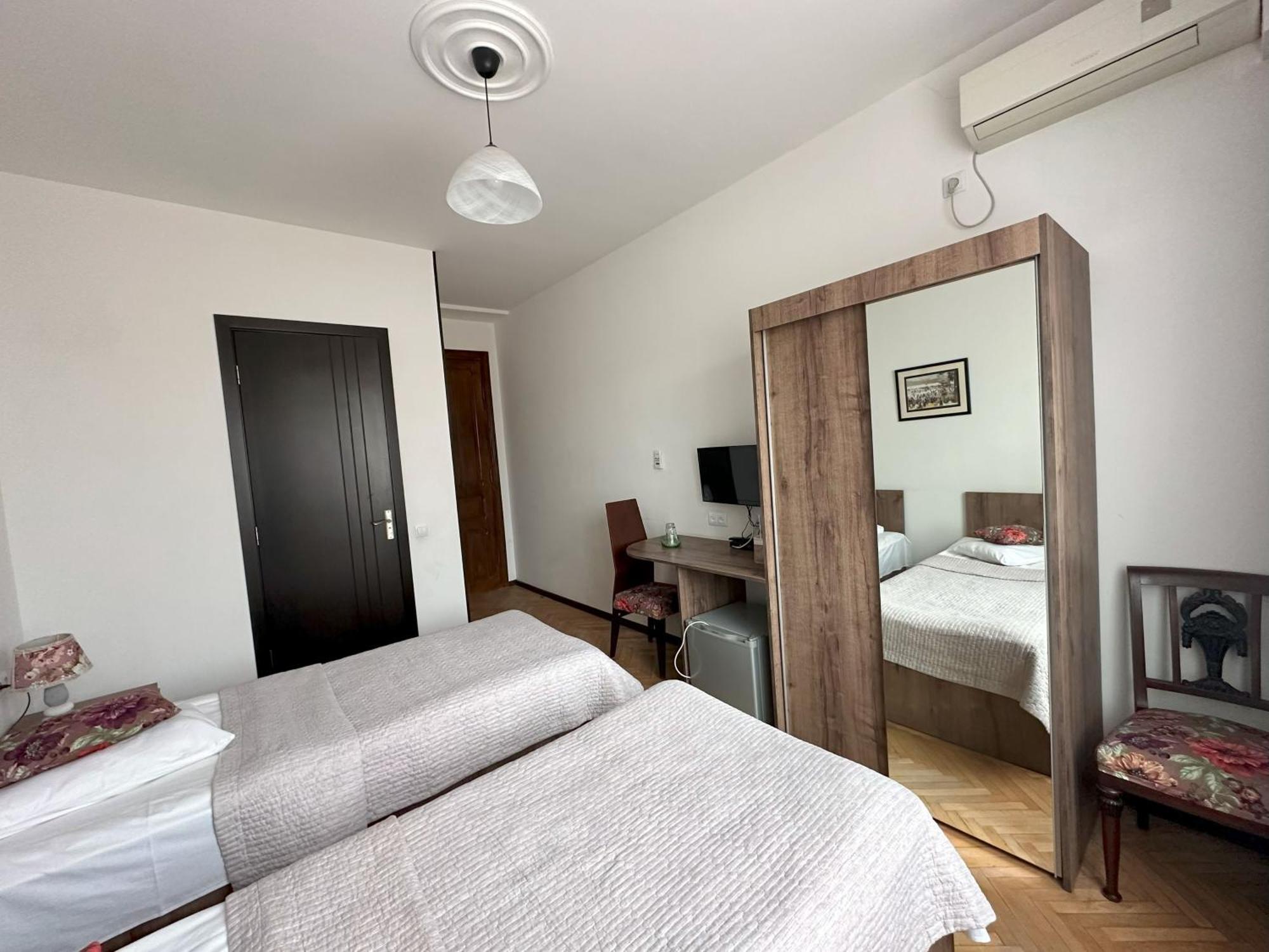 Hotel Home Tbiliszi Kültér fotó
